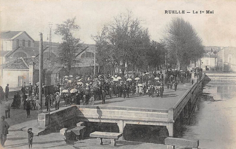 CPA Ruelle Charente Fête 1er Mai