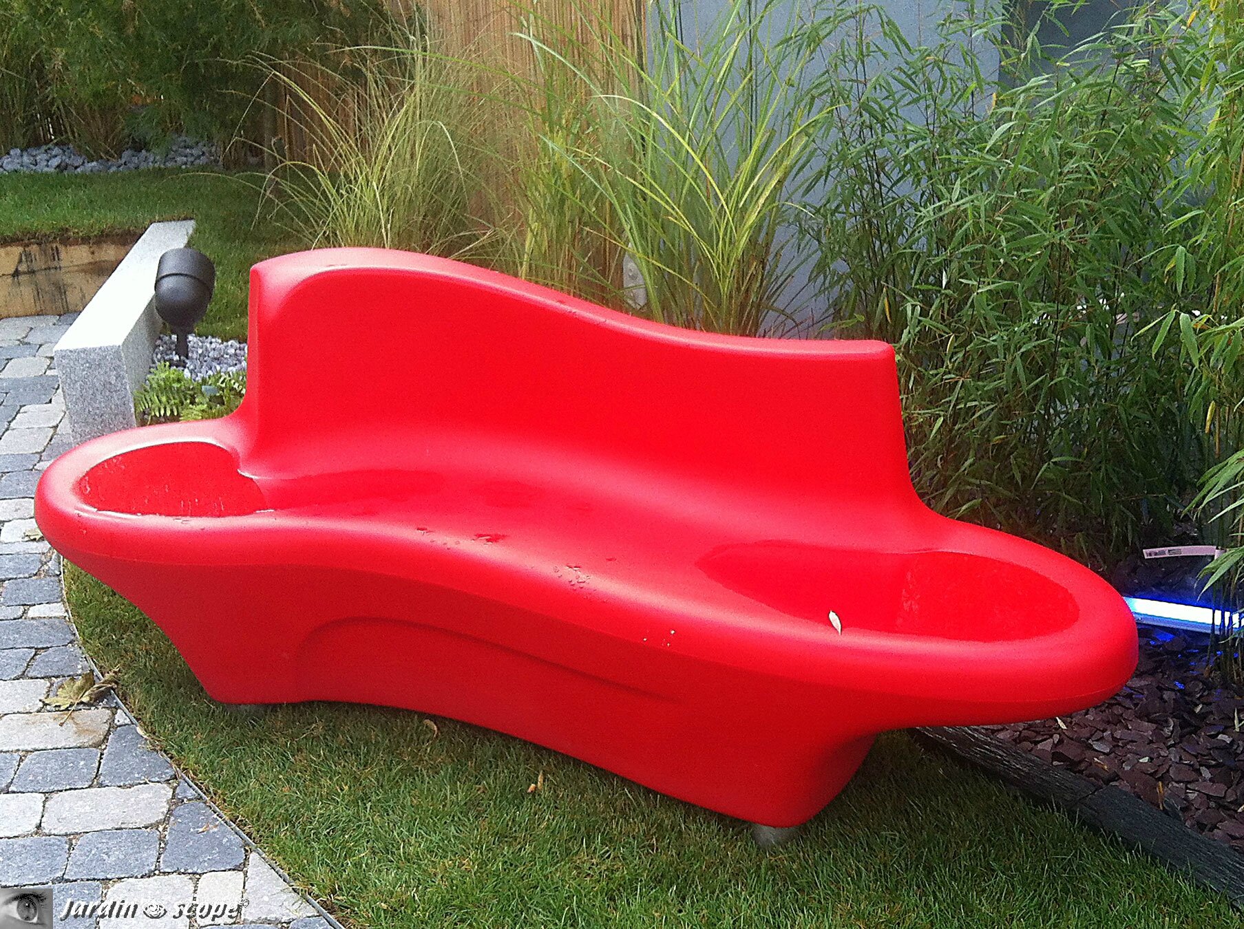 Banc en pvc rouge