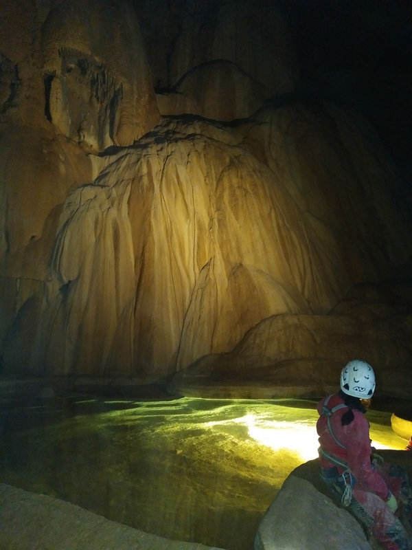 Salle du gour : cascade stalagmitique