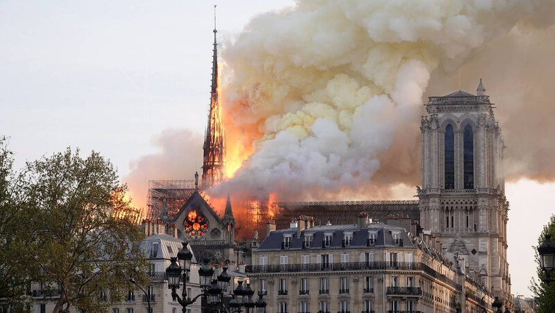 a635527aa0b5221dca53ee13c48f19fb-en-images-la-cathedrale-notre-dame-de-paris-ravagee-par-un-incendie