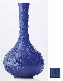 a_rare_imperial_carved_transparent_cobalt_blue_glass_bottle_vase_qianl_d5379608h
