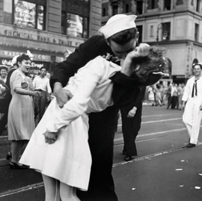 Anonymous_War_s_End_Kiss_331468