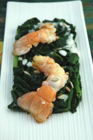 Langoustines rôties, épinards et émulsion à l’huile de noix recettes plats Pétoncles sur émulsion tiède au jus de lime et gingembre