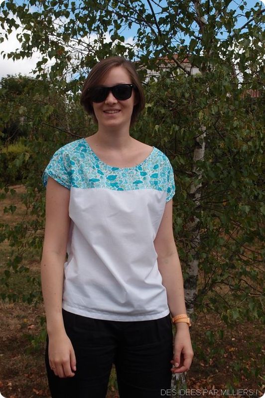 Blouse bleue et blanche