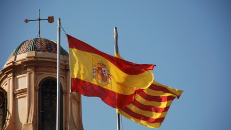 Drapeaux espagnol et catalan