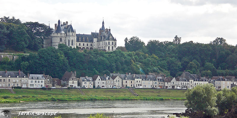 La Château de Chaumont-sur-Loire au dessus du Village