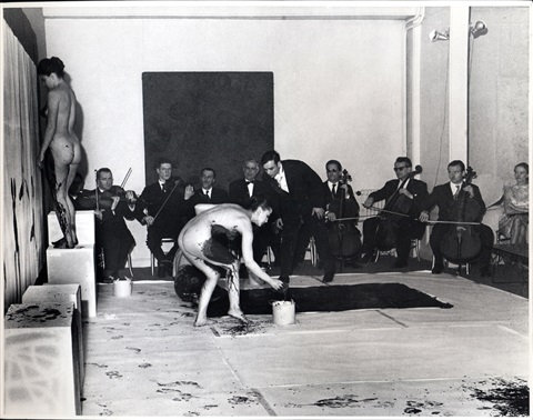 harry-shunk-yves-klein-performance-anthropometries-of-the--blue-period