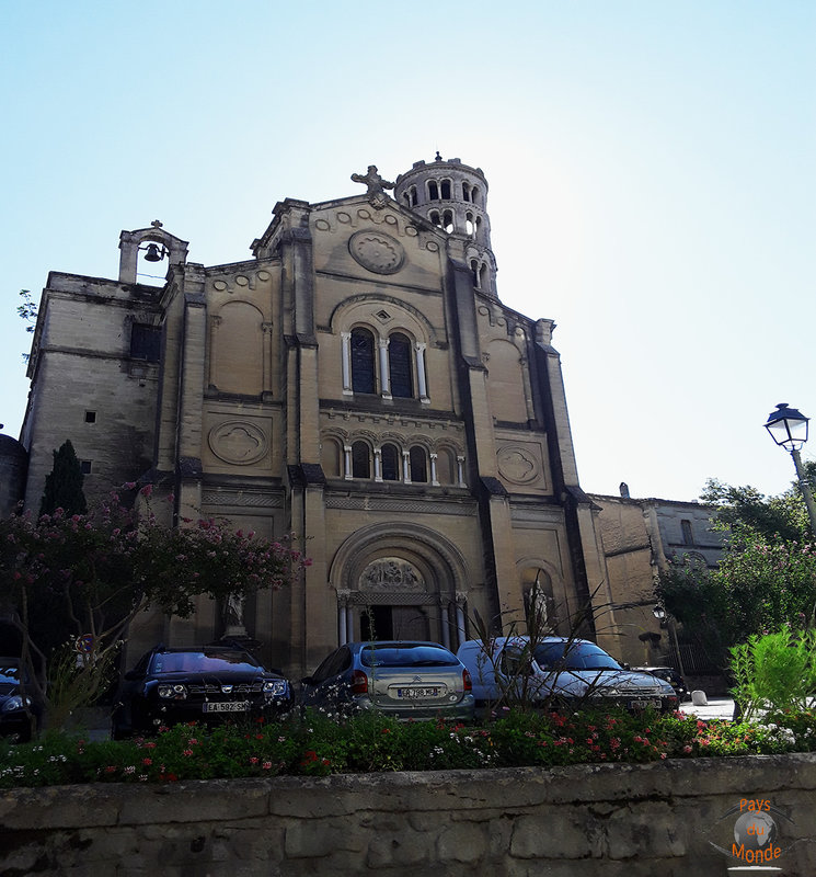 Cathédrale St Théodorit et la Tour Fenestrelle