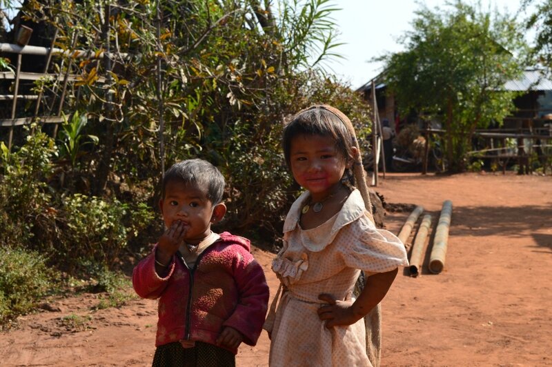 Enfants d'un village traversé pendant la rando (près de Hsipaw)