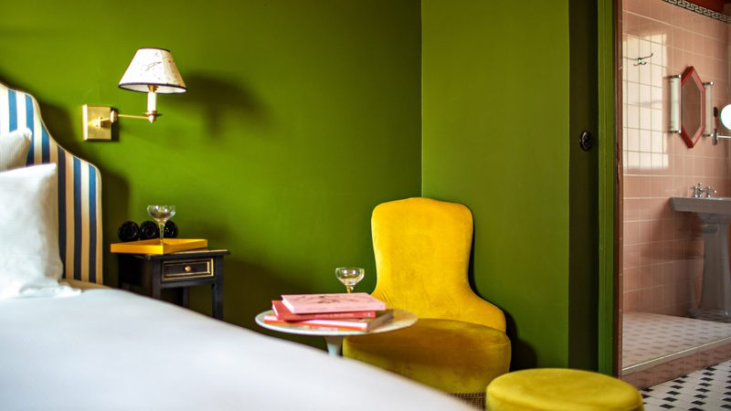 hotel-les-deux-gares-paris-interiors-luke-edward-hall_dezeen_hero-1-1024x576