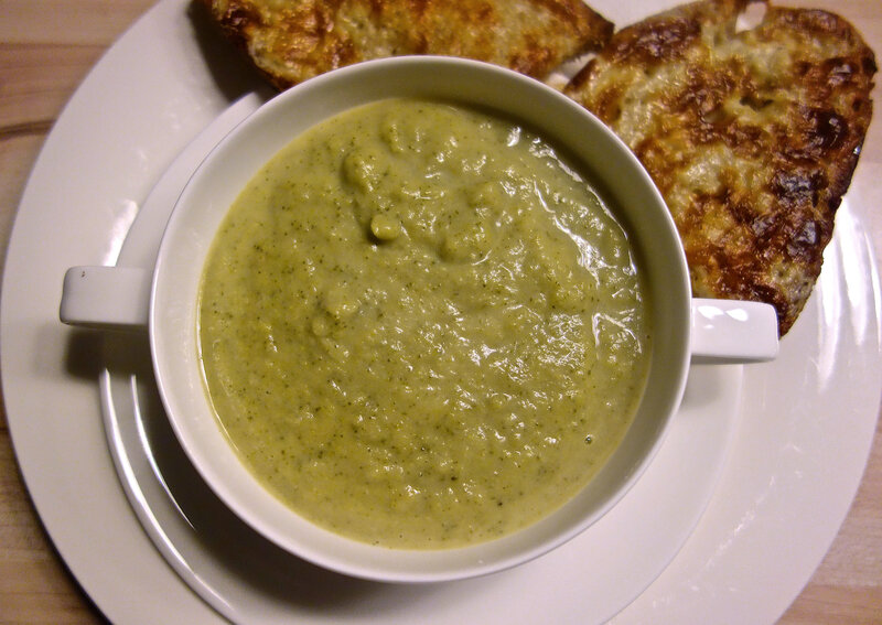 soupe de brocoli, tartines de cheddar