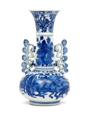 A blue and white 'Venetian glass-inspired' twin-handled vase, Kangxi period (1662-1722)