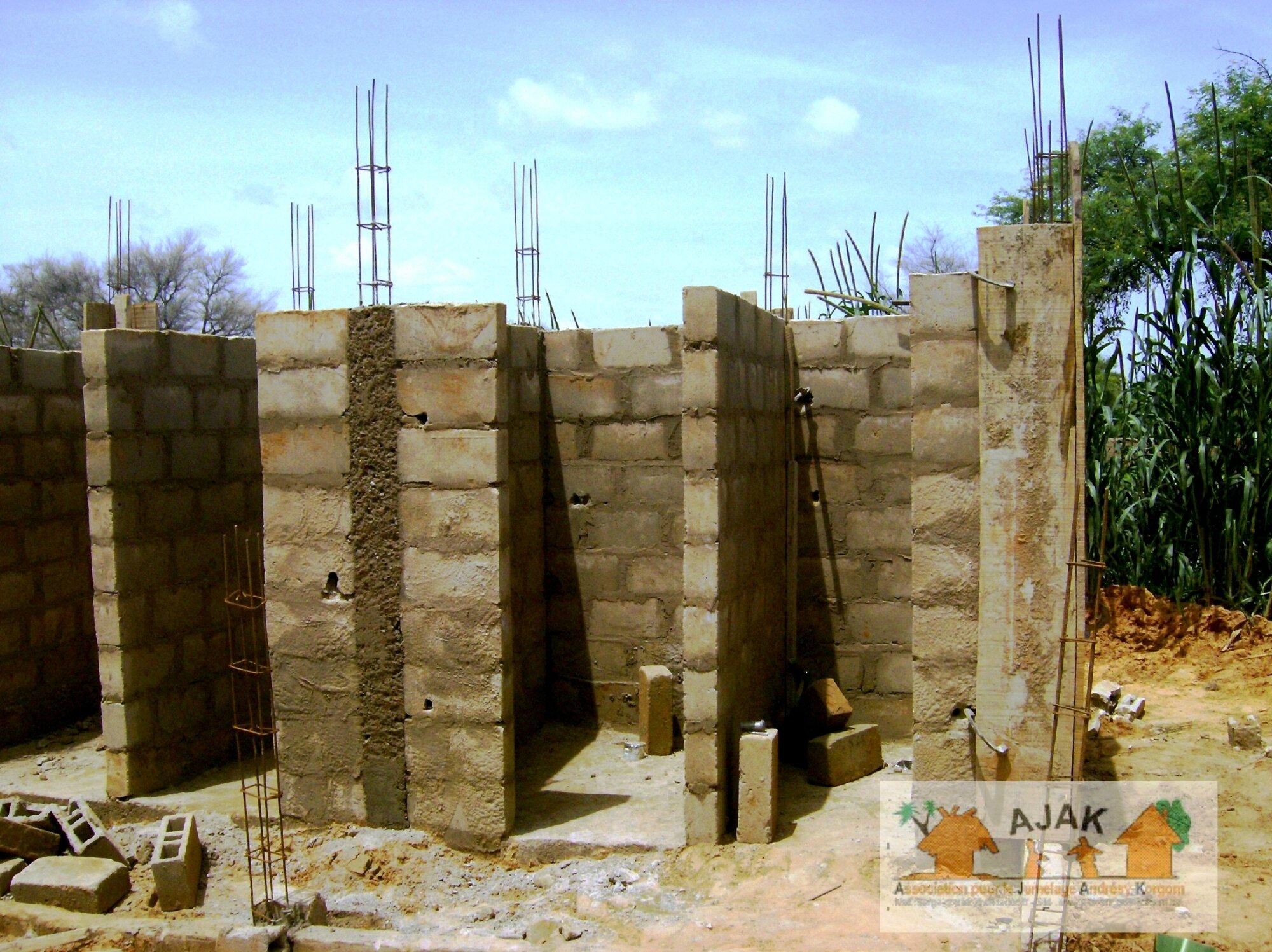 latrines CEG - montages des murs 4