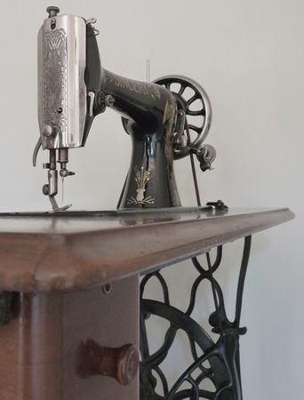 Antique_Singer_Sewing_Machine