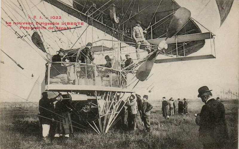 CPA Dirigeable Liberté Nacelle