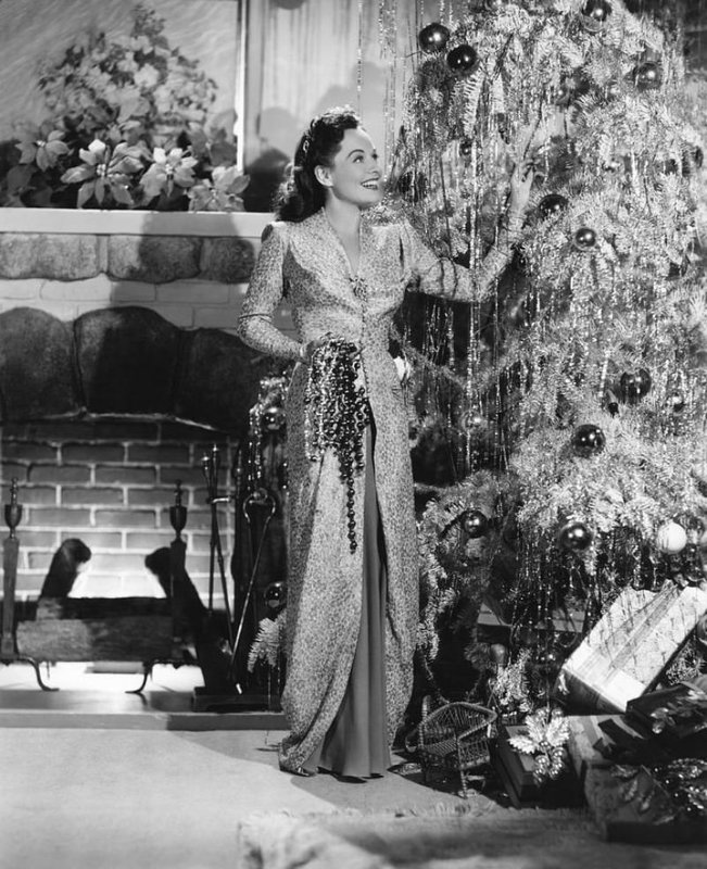 BLOG_XMAS-12-07-paulette_goddard-2