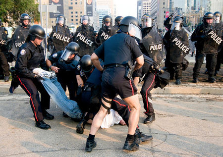 20100627_g20_riot_arrest_tam2