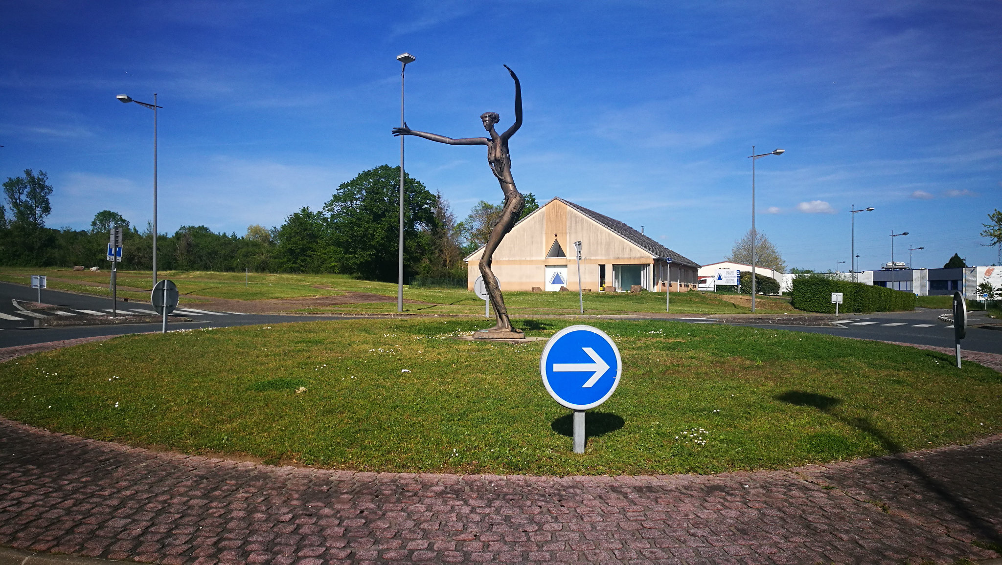 Saint-Amand-Montrond, rond-point sculpture(18)