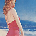 1947, Plage - Marilyn en maillot de bain rouge par <b>Laszlo</b> <b>Willinger</b>