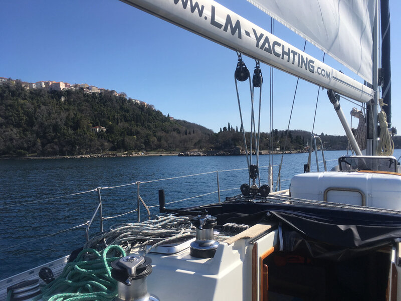 Krk, dans la baie qui conduit à Omisalj, 11 mars 2020