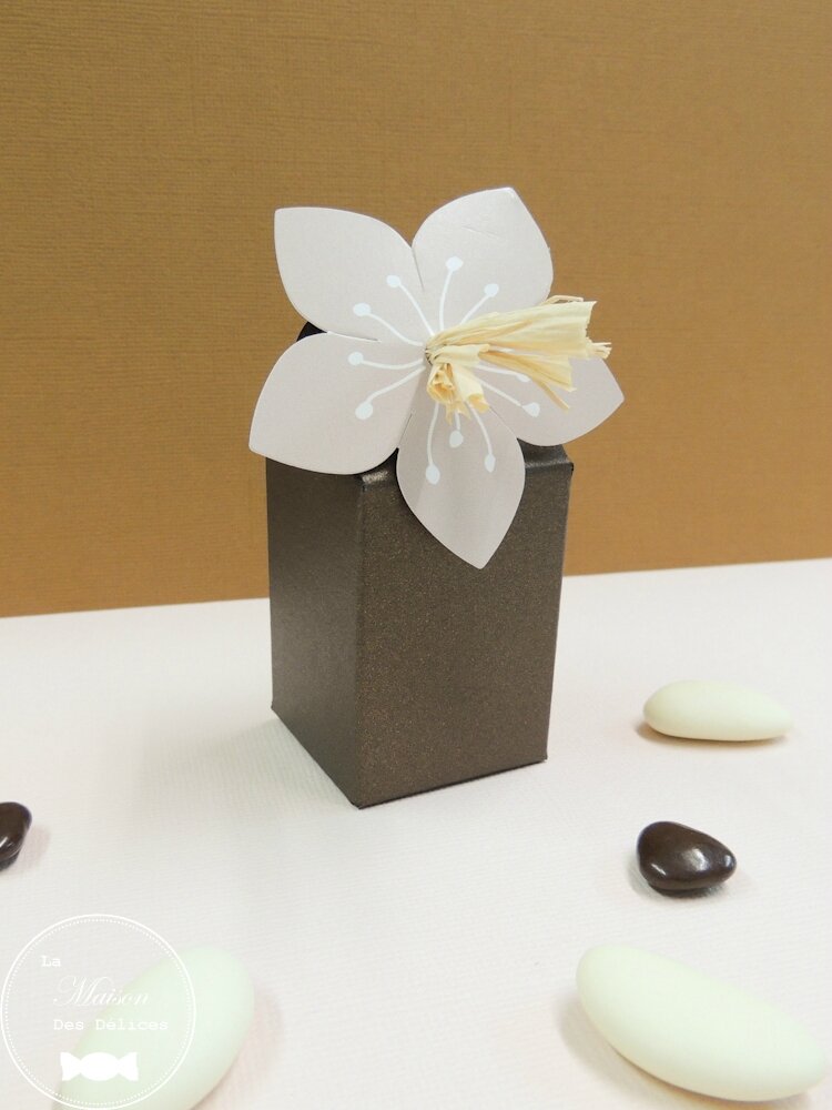 ballotin-dragees-mariage-pochon-boite-bronze-chocolat-marron-etiquette-fleur-orchidee