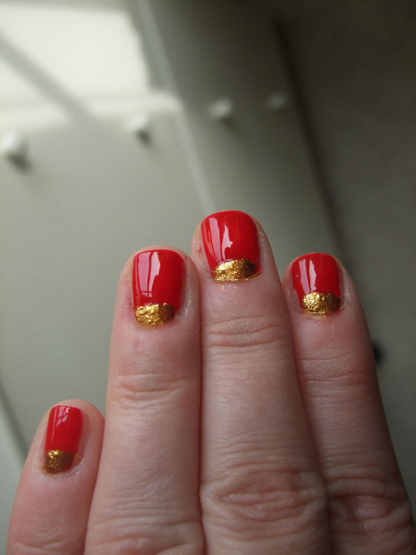 ONGLES ROUGE ET DORÉS