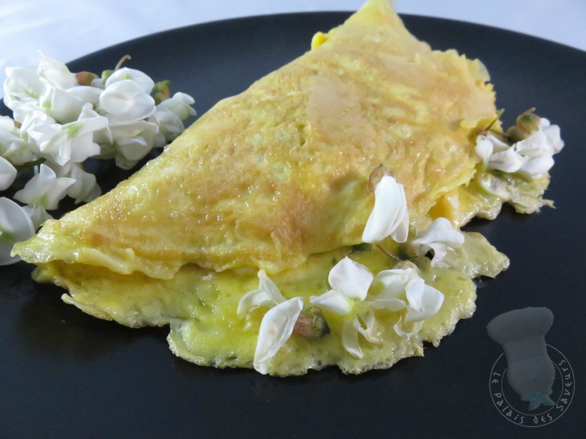 Omelette aux fleurs d'acacia
