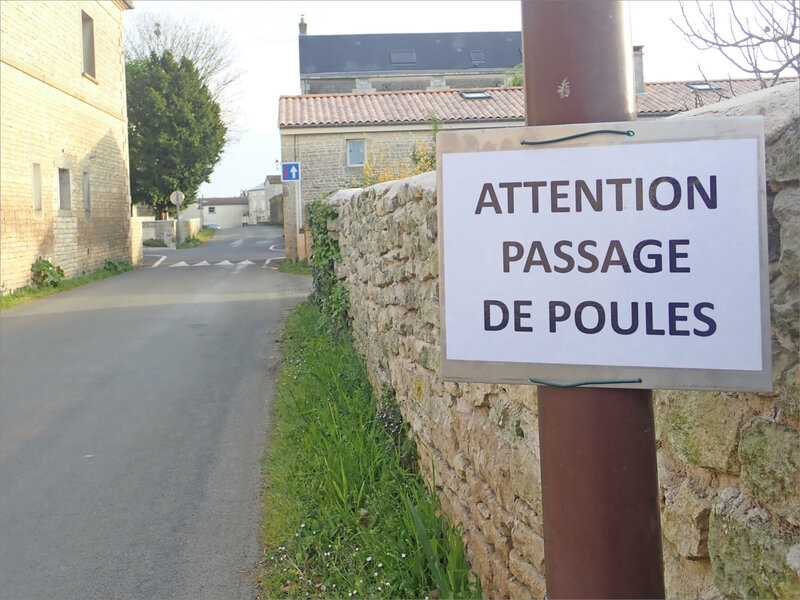 Villiers panonceau attention poules 170419 1