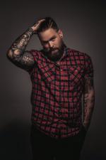 man-with-beard-and-tattoo-holding-his-head-5KZYYLH