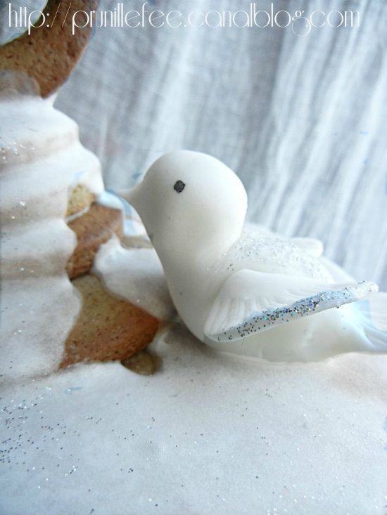 gumpaste bird and glitter