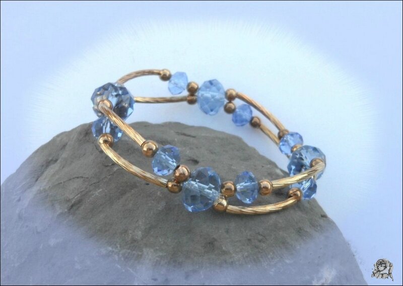 Bracelet Jaya Perles Crystal Bleu Métal Couleur Doré Elastique