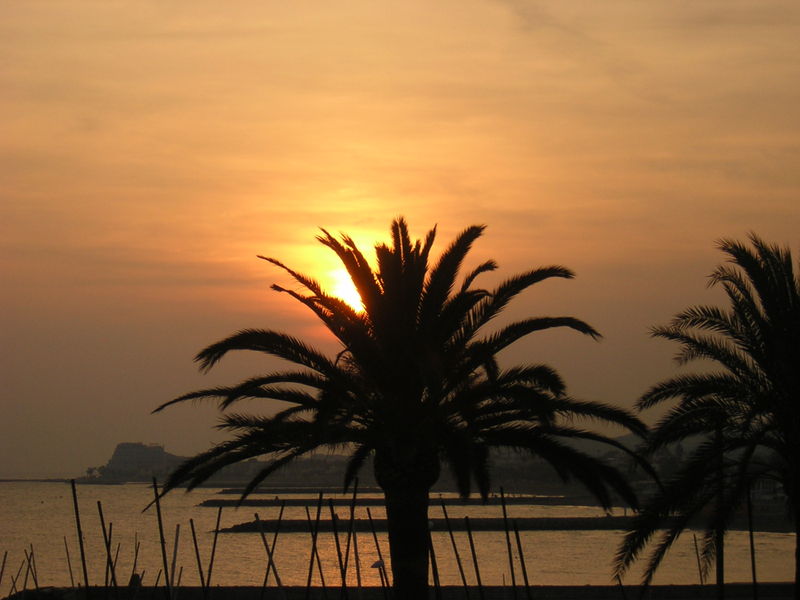 SITGES - COUCHER DE SOLEIL SUR LA PLAGE