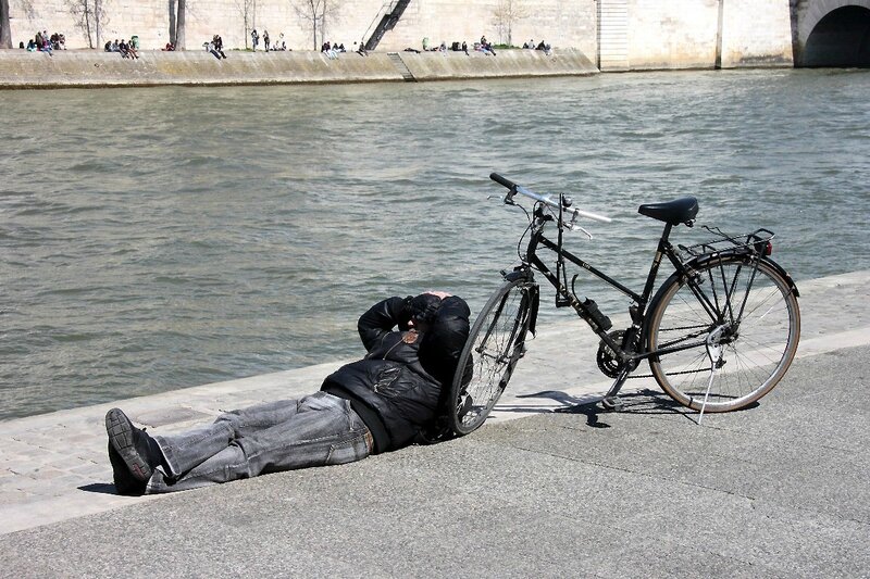2-dormeur, vélo quai de seine_8885
