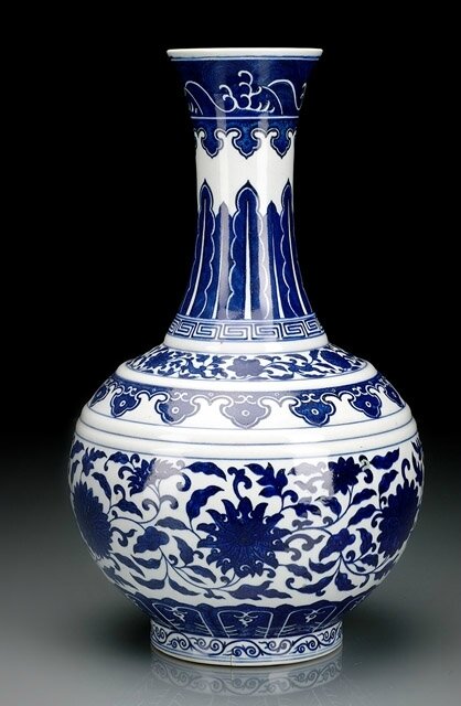 A Ming-style blue and white vase, Guangxu mark and period (1875-1908)
