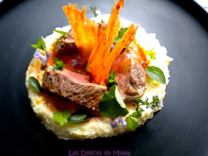Steak de canard à la gelée de piment, polenta crémeuse au parmesan et tuiles au piment 3