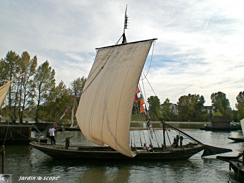 Chaland typique de la Loire à Orléans