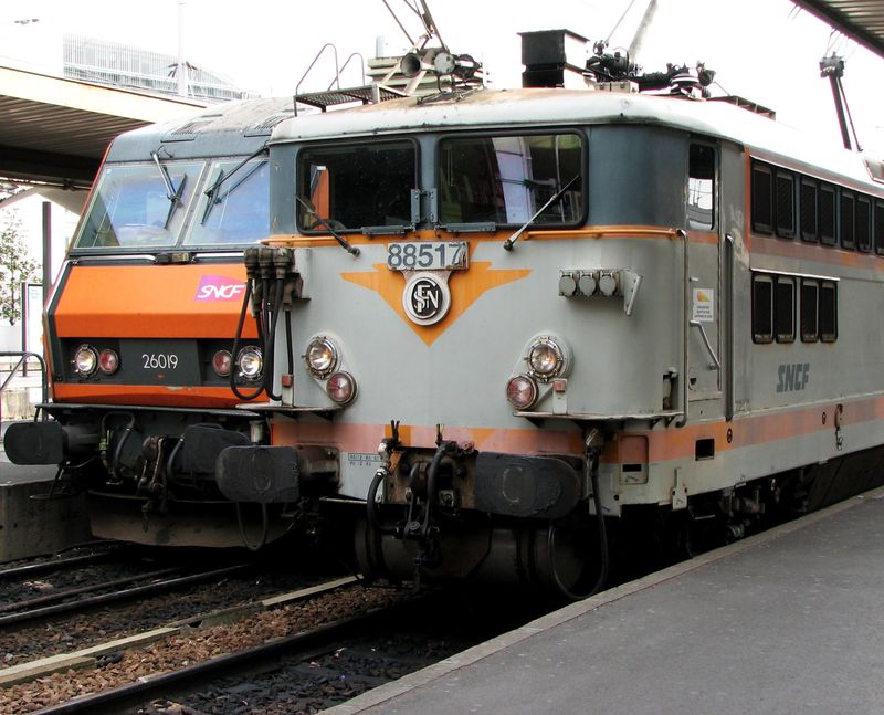 BB 26019 + BB 88517, Paris gare de Lyon