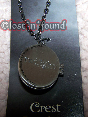 Crest_Locket_3