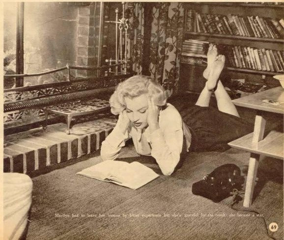 1951-MM_in_skirt-Lytess_home-mag-1951-05-movieland-4