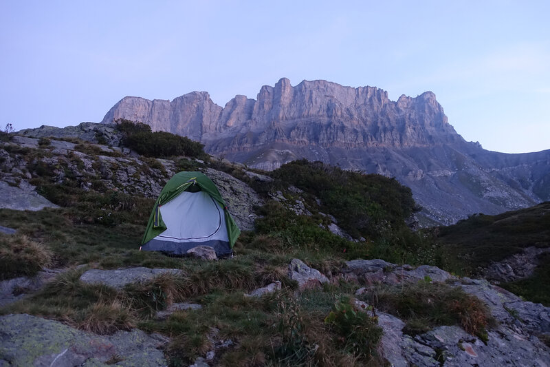 Spot bivouac au bord du lac de Pormenaz