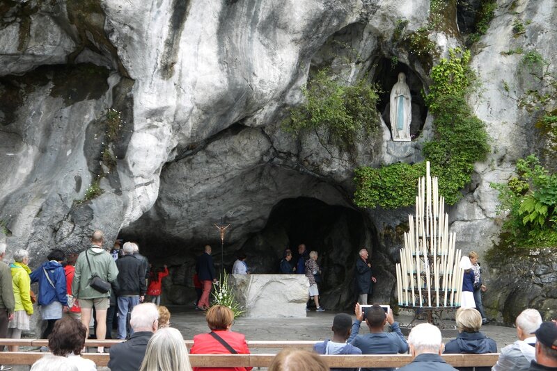 La grotte avec Marie