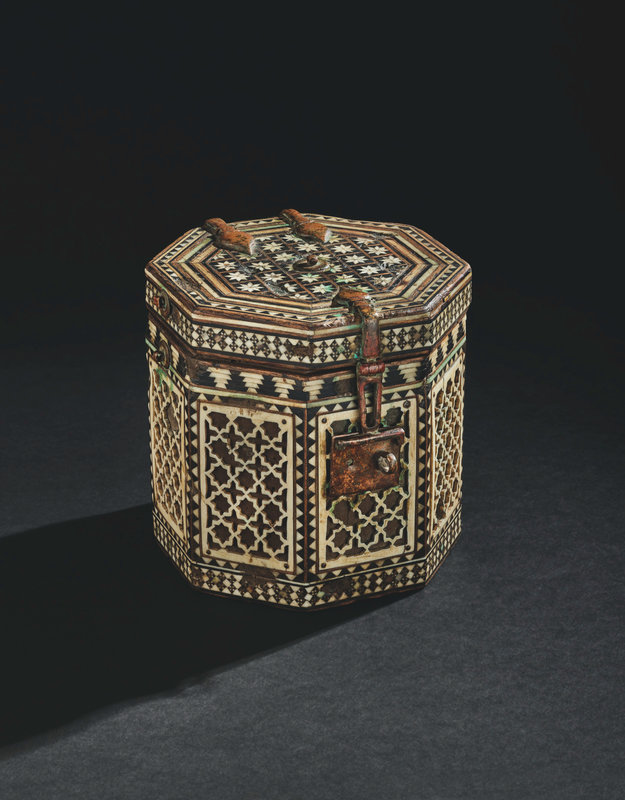 2021_CKS_19778_0016_015(a_nasrid_or_almohad_bone-inlaid_pyxis_spain_12th_13th_century062425)
