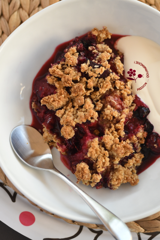 Crumble prune rouge, cassis, groseille_2