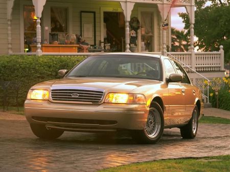 Ford_Crown_Victoria_LX_1999_002_16ACFCC5