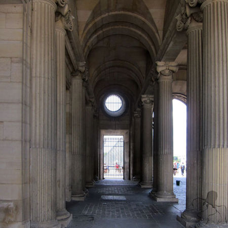 Louvre_e