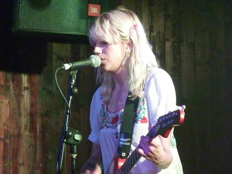 2010 07 Vivian Girls Moby Dick Club 021