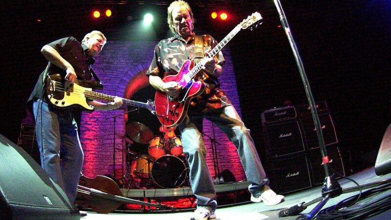 Alvin Lee, avec Pete Pritchard, aux Nuits de la guitare de Patrimonio près de Bastia, le 19 juillet 2009 Pierre Murati