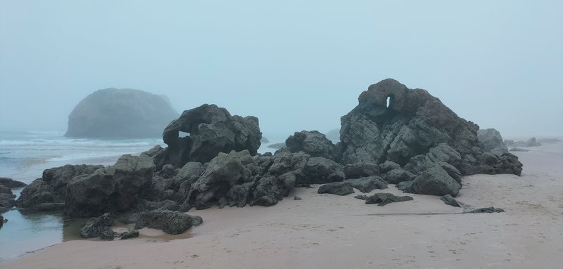 Biarritz, plage de la Milady, roches percées, Octobre 2022