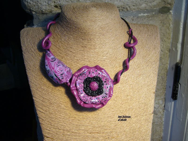 collier fleur rose