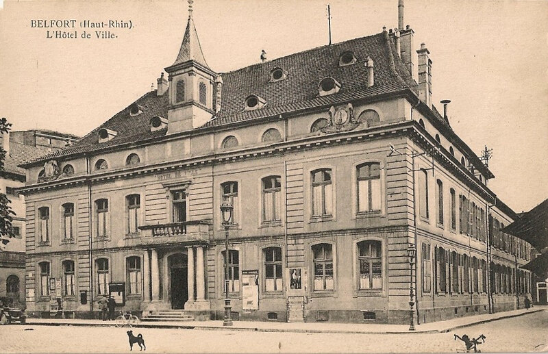 Belfort CPA Place d'Armes S Hôtel de Ville Chien